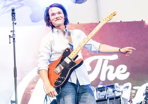 TOW_JeremyYun25.jpg Jeremy Yun ’25 plays guitar on a stage.