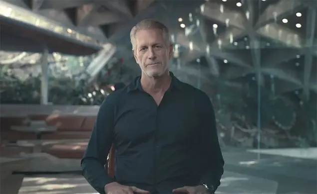 Supermodel Hoyt Richards ’85 Charts Recovery From ‘Cultic Relationship’ Supermodel Hoyt Richards ’85 Charts Recovery From ‘Cultic Relationship’